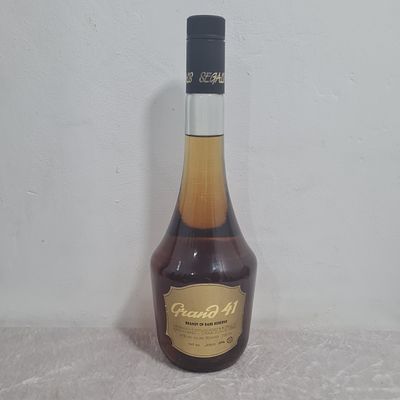 ברנדי איכותי גרנד 41, בקבוק סגור 
בית המכירות אינו אחראי על טיב וכשרות המשקאות