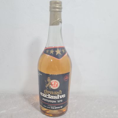 גרנד אקסלוסיב , בקבוק סגור 
בית המכירות אינו אחראי על טיב וכשרות המשקאות