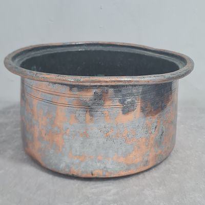 קערת נחושת עתיקה 
גובה 12 ס"מ 
קוטר 23 ס"מ