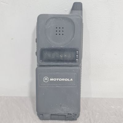 מכשיר פלאפון מוטורולה מהראשונים, לא נבדק מצב עבודה, שבר בפלסטיק, ללא אנטנה AS IS