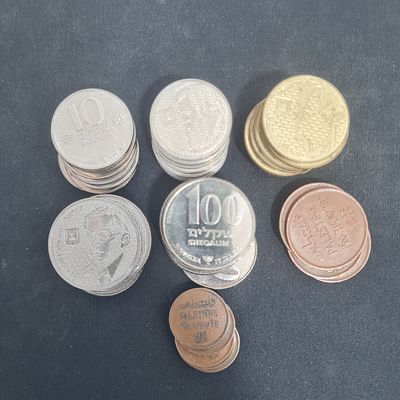 לוט 60 מטבעות ישראל : 
10 * 10 שקל חנוכה 
10 * 10 שקל הרצל 
10 * 50 שקל בן גוריון 
10 * 100 