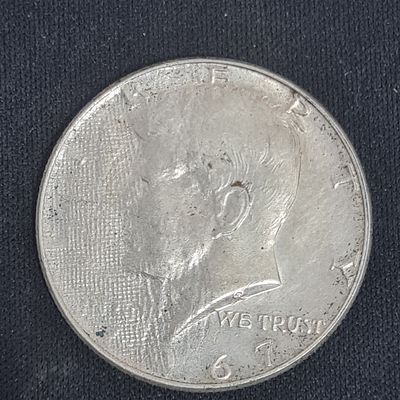 טעות נדירה ביותר ! מטבע חצי דולר מכסף 1967 עם פגם ביצור