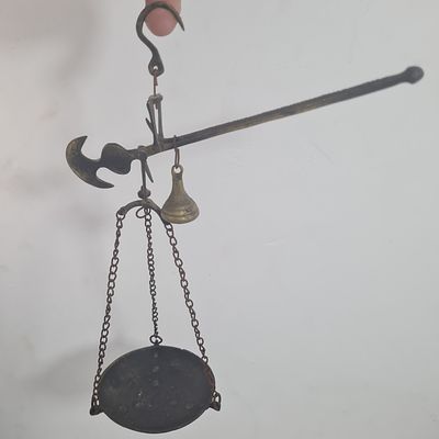 משקל עתיק כנראה עותמאני, מצב מצוין כולל משקולת 
קוטר צלחת כ 10 ס"מ 
אורך מוט כ 24 ס"מ