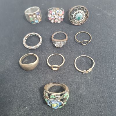 10 טבעות שונות במצבים שונים