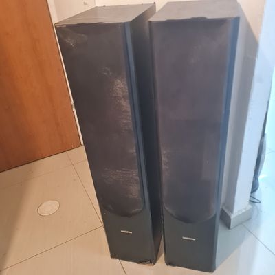 זוג רמקולים רצפתיים, איכות של פעם, כל אחד 200W, נראים תקינים ומשמיעים קול אך לא נבדקה תקינות 