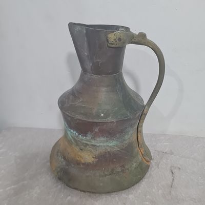 קנקן נחושת עתיק, כבד ומסיבי 
גובה כ 25 ס"מ