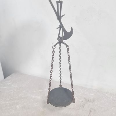 משקל עתיק, כנראה עותמני, חתום 
קוטר צלחת כ 7.5 ס"מ 
אורך ידית כ 16 ס"מ