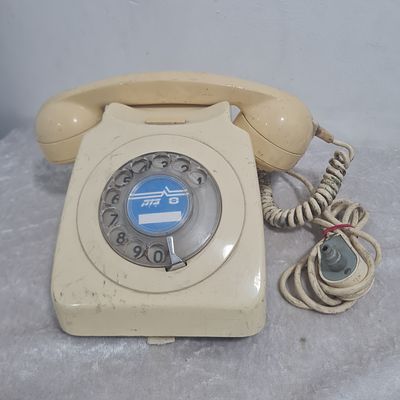 טלפון חוגה, שנת 1972, צבע קרם, היה בשרות שח"ל, חוגה לא ככ חוזרת, דרוש ניקוי