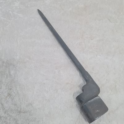 כידון ביונט ישן מאד לרובה, מצב מצוין 
אורך 25 ס"מ