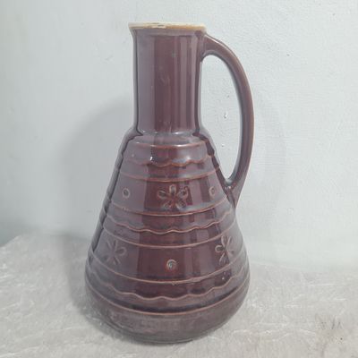 כד קרמיקה גדול ומרשים, גוון חום, תוצרת ארצות הברית 
גובה כ 25 ס"מ