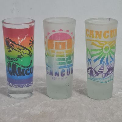 3 כוסות זכוכית איכותית לשתיה חריפה, תחתית עבה 
גובה כ 10.5 ס"מ