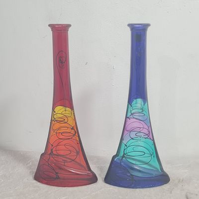 זוג אגרטלים / פמוטים, אירופה, מראה צבעוני מיוחד, AS IS 
גובה כ 25 ס"מ