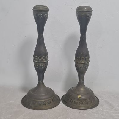 זוג פמוטי שבת עתיקים עשויים נחושת 
גובה כ 27 ס"מ