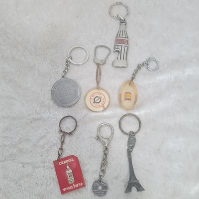 לוט 7 מחזיקי מפתחות ישנים, במצבים שונים