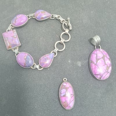 סט וינטג' מרשים מכסף חתום 925, הכולל : 
צמיד ( אורך כ 19 ס"מ ), תליון גדול, תליון קטן. כולם 