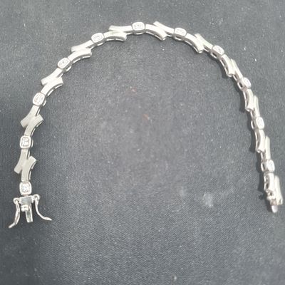 צמיד כסף איכותי חתום 925, עם 2 סוגרי ביטחון 
אורך כ 20 ס"מ 
משקל כ 13.35 גרם