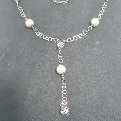 שרשרת כסף מעוצבת ואיכותית בשילוב פנינים, חתומה 925 
משקל כ 12 גרם