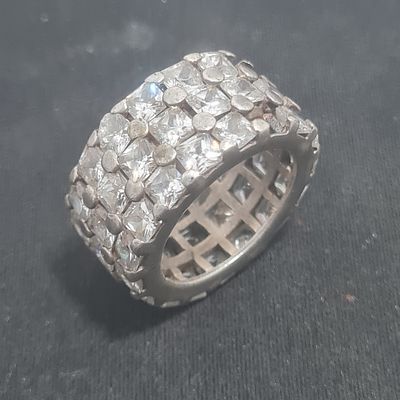 טבעת כסף גדולה ומרשימה (חוסר 2 זרקונים) 
משקל כ 16.3 גרם