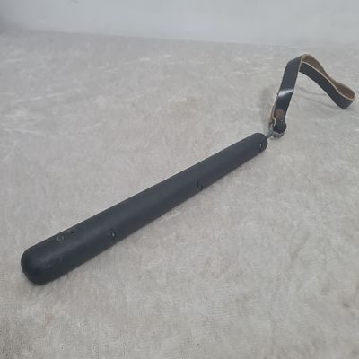 נדיר - אלה צה"לית קטנה מגומי עם רצועת עור, חתומה 'צ' 
אורך כ 20 ס"מ