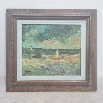 ציור ישן מאד (נראה שמן) ממוסגר, נוף סירות בלב ים, חתום 
אורך כ 36 ס"מ 
רוחב כ 33 ס"מ