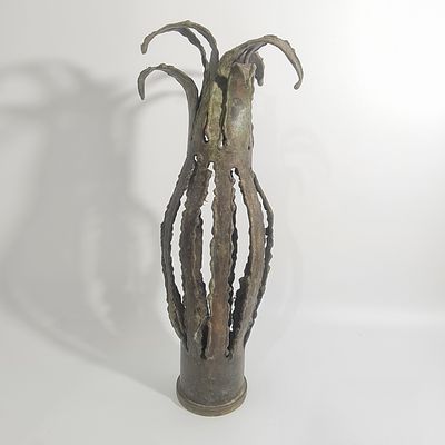 תרמיל פגז מעוצב, עבודת אומנות מיוחדת 
גובה כ 30 ס"מ