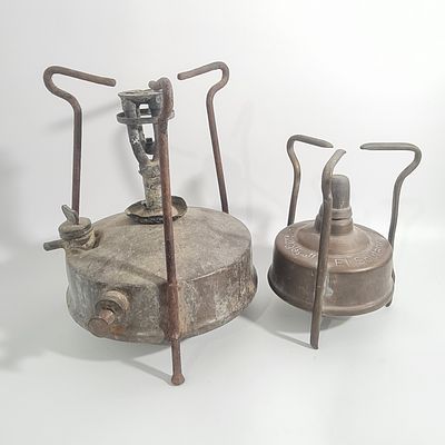 לוט 2 פרימוסים גדול וקטן נדיר יותר, לקטן חסר פקק