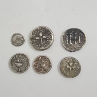 6 מטבעות רפליקות מכסף של מטבעות עתיקים 
משקל כולל כ 35.4 גרם