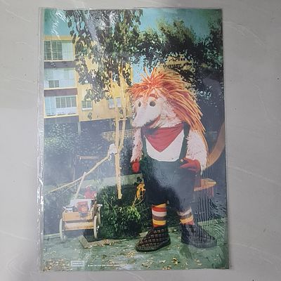 פוסטר פלקט גדול של קיפי בן קיפוד מהתוכנית המפורסמת רחוב סומסום, שנת 1983, שמור בתוך ניילון 