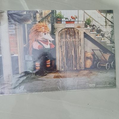 פוסטר פלקט גדול של קיפי בן קיפוד מהתוכנית המפורסמת רחוב סומסום, שנת 1983, שמור בתוך ניילון 