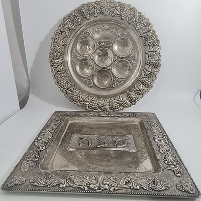 2 צלחות פסח : קערת ליל הסדר ולמצה 
אורך כ 32 ס"מ