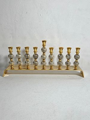 חנוכיה מפוארת מתכת מצופה זהב 24 קראט , חברת MENORAH 
אורך כ 27 ס"מ