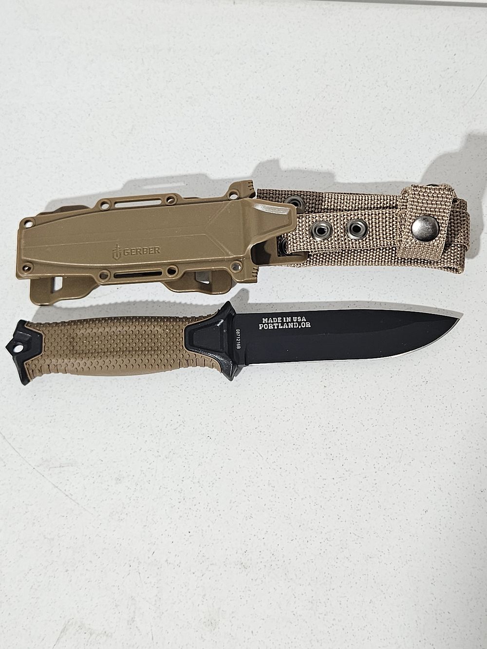 סכין קומנדו איכותי תוצרת GERBER , חדשה 
אורך מארז כ 26 ס"מ