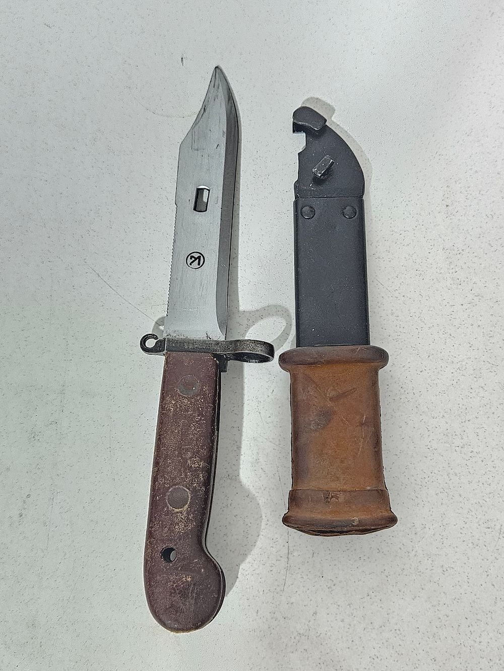 ביונט ישן צה"לי , חתום 
'צ ' על הלהב 
אורך כולל : כ 33 ס"מ