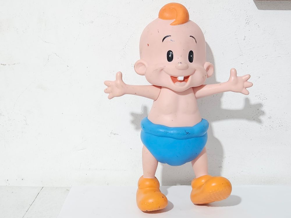 בובת במבה פלסטיק 
גובה כ 24 ס"מ