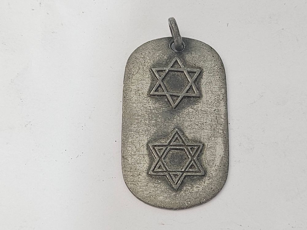נדיר ! תליון מתכת של שוטר מתקופת קום המדינה 
אורך כ 5 ס"מ