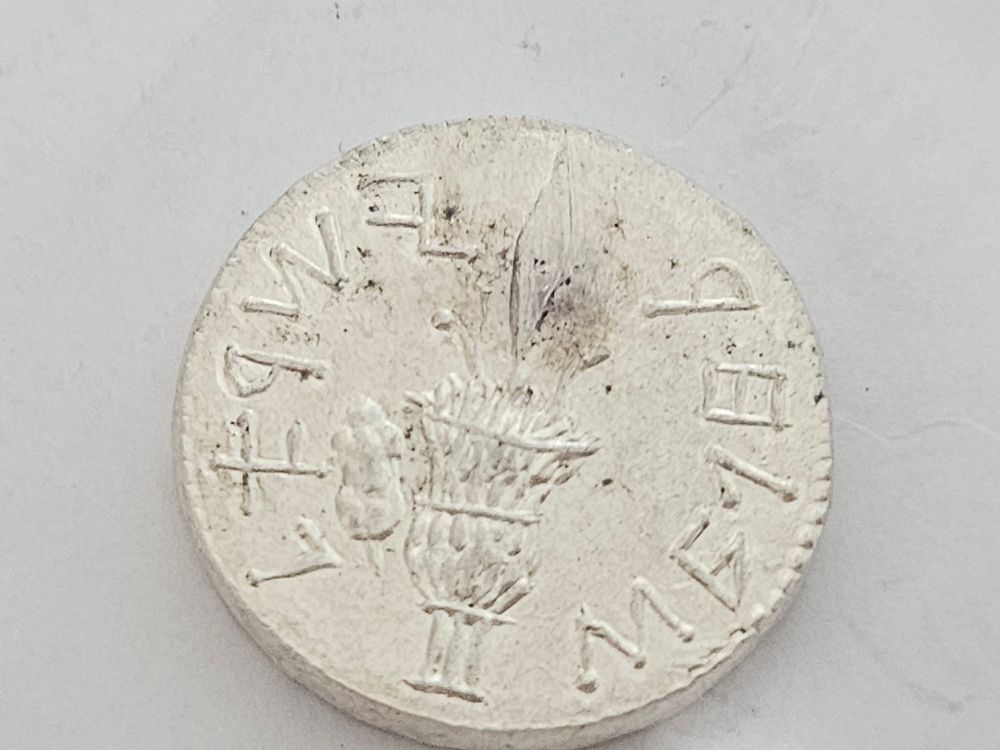מטבע מ כסף רפליקה של מטבע יהודי עתיק 
משקל כ 15.48 גרם