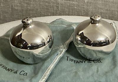 Tiffany & Co Sterling Silve Salt & Pepper Shakers With Orig Pouch. Tiffany &amp; Co Sterling 