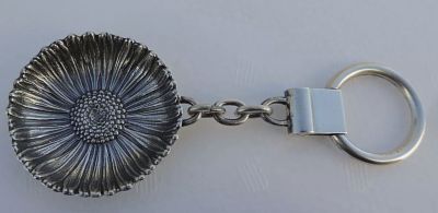Buccellati Sterling Daisy Dish Key Chain Made In Italy SIZE: DAISY DISH IS APPROXIMATELY 1 3/4" 