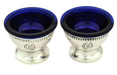 Reed And Barton Sterling Silver Pair of Salt Cellars With Cobalt Blue Inserts. A distinguished 