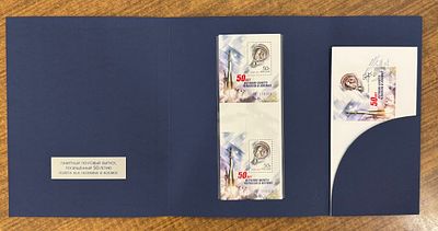 Россия 2011 г. Гагарин Блок Вертикальная пара Буклет Кат 550000 руб MNH. СК БЛ 116 ВЕРТИКАЛЬНАЯ 