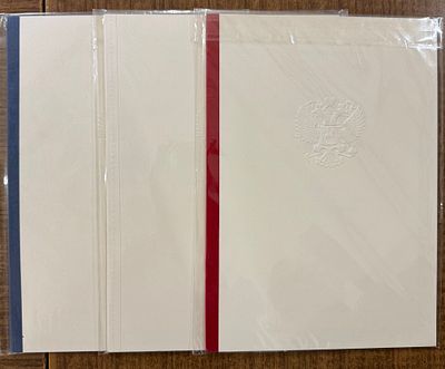 Россия 2001 г. Символы 3 буклета с разным цветом переплета Кат. 120000 руб. MNH. СК БЛ 34 В 