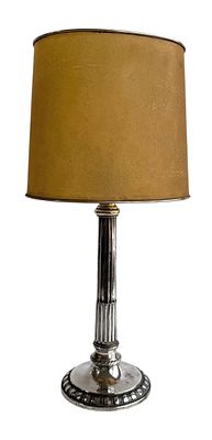 Table lamp, with sections and fluting, in silver without hallmarks, under Decree-Law 120/2017 