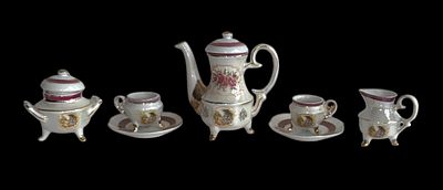 Coffee service, in porcelain, polychrome decoration with figures and other motifs, consisting 