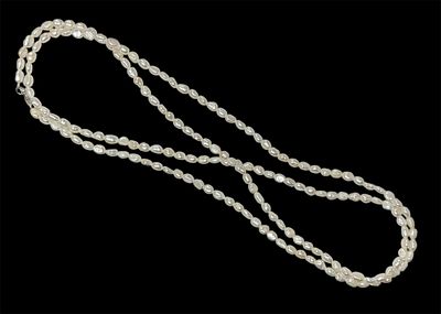 Pearl necklace. Length 1.40m.