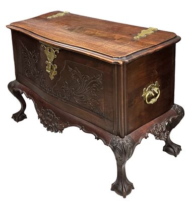 D. Jo&atilde;o V style chest, made of mahogany, with curved front and sides, carved work, with a 