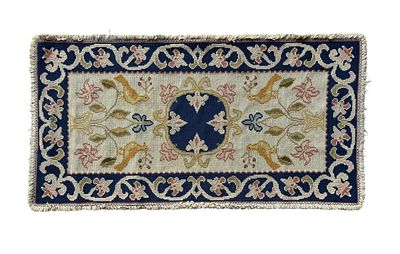 Arraiolos rug, cream background, blue border, polychrome design with birds and flowers, with 
