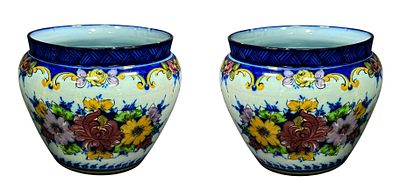 Pair of “cache-pots” in Alcoba&ccedil;a faience, polychrome decoration with flowers. Height 0.21. 