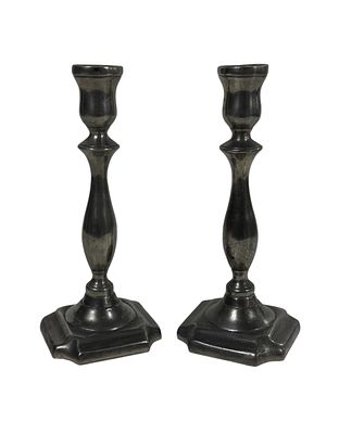 Par de castiçais em estanho. Alt. 0,21.