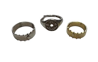 3 Anéis em prata de 925 mil., com marca de contraste águia - Lisboa (1985-2015). Medidas 7 e 13.