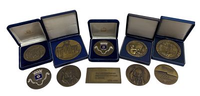 10 Medalhas comemorativas, em bronze.